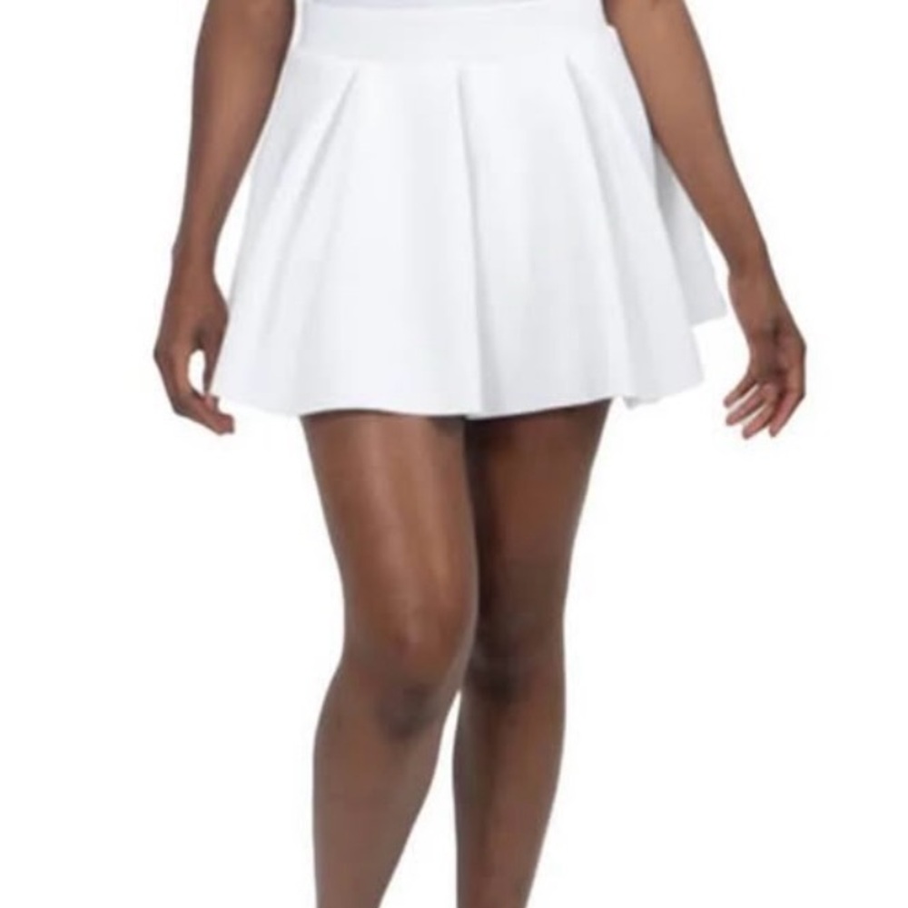 Chic White Mini Skirt